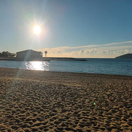 Ideal A 50 M Des Plages Du Mourillon Tolón